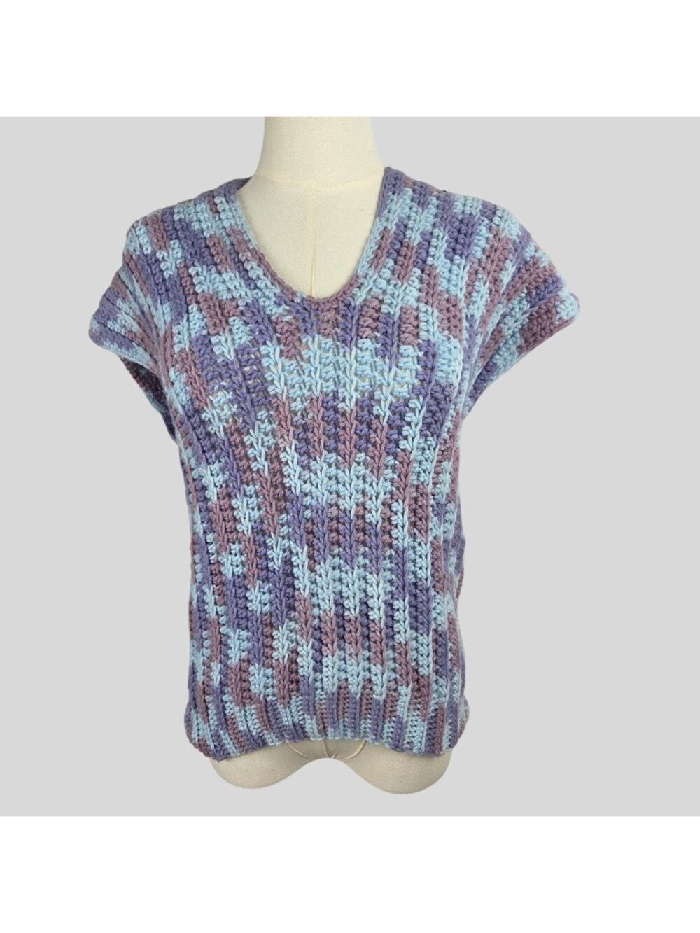 Vintage Handmade Crochet Sleeveless Sweater Top Sz Medium Pastel Blue Grannycore